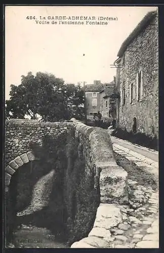 AK La Garde-Adhémar, Voûte de l`ancienne Fontaine