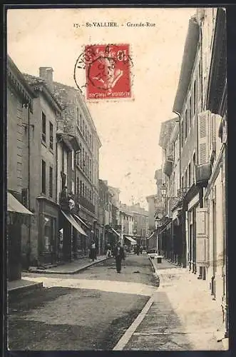 AK St-Vallier, Grande-Rue avec bâtiments commerciaux et piétons