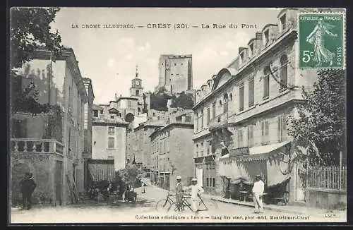 AK Crest, La Rue du Pont avec vue sur la tour et les bâtiments historiques