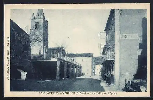 AK La Chapelle-en-Vercors, Les Halles et l`Église