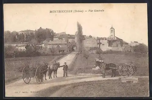 AK Montboucher, Vue générale du village avec chariots tirés par des chevaux