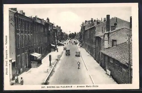 AK Bourg-lès-Valence, Avenue Marc-Urtin avec voitures et piétons