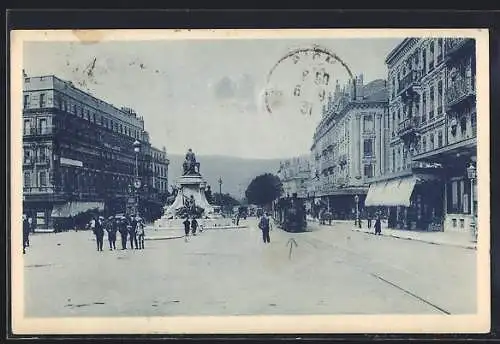 AK Valence, Place de la République avec statue et immeubles adjacents