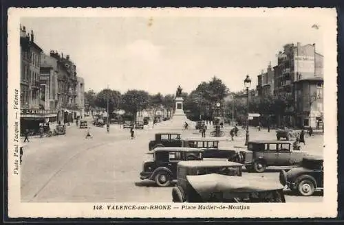 AK Valence-sur-Rhône, Place Madier-de-Montjau avec voitures anciennes et monument