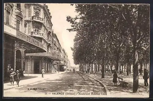 AK Valence, Boulevard Maurice Clerc avec tramway et bâtiments historiques