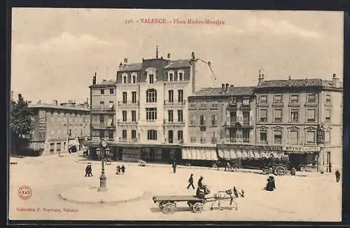 AK Valence, Place Madier-Montjau avec calèches et passants