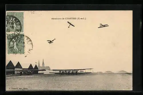 AK Aérodrome de Chartres, Doppeldecker-Flugzeuge am Himmel und am Boden