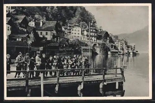 AK Hallstatt, Ausflug des Kindererholungsheims Sulzbach-Ischl, Kinder am See