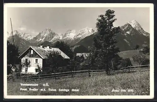 AK Vorderstoder /O. Ö., Hotel Haus Rodler mit dem Toten Gebirge