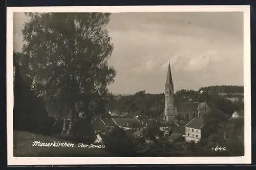 AK Mauerkirchen /Ober-Donau, Ortsansicht mit der Kirche