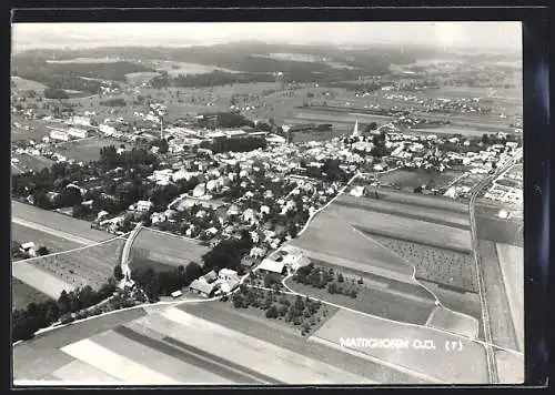 AK Mattighofen /O.-Ö., Ortsansicht vom Flugzeug aus