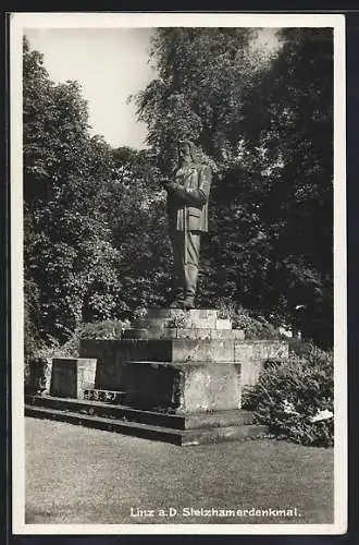 AK Linz a. D., Blick auf das Stelzhamerdenkmal