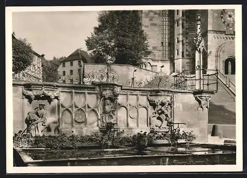 Foto-AK Deutscher Kunstverlag, Nr. 12: Schwäbisch Hall, Fischbrunnen mit Wasserkasten, Daneben der Pranger mit Halseisen