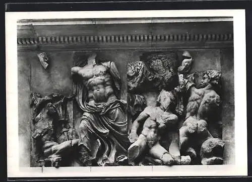 Foto-AK Deutscher Kunstverlag, Nr. 5: Berlin, Pergamon-Museum, Der Altar von Pergamon