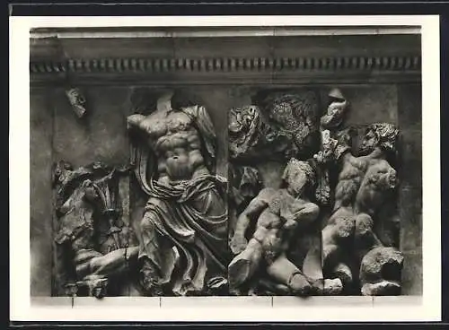 Foto-AK Deutscher Kunstverlag, Nr. 5: Berlin, Pergamn Museum, Der Altar von Pergamon