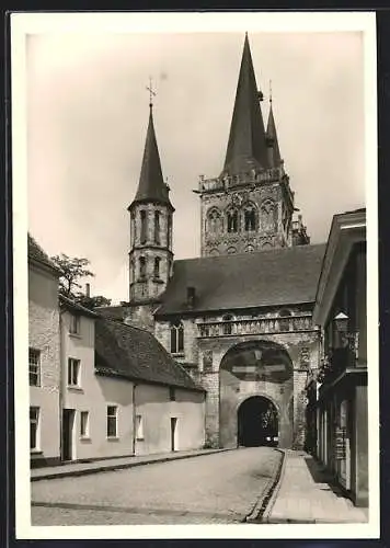 Foto-AK Deutscher Kunstverlag, Nr. 1 a: Xanten, S. Viktorsdom, Tor unter der Michaeliskapelle