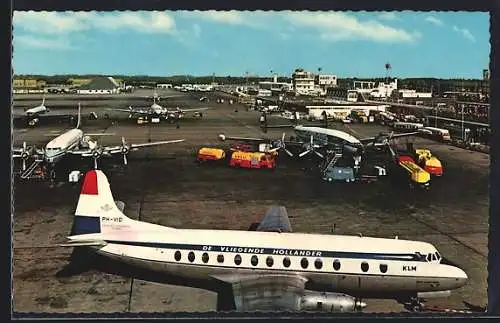 AK Amsterdam, Passagierflugzeuge auf dem Rollfeld des Flughafen Schiphol