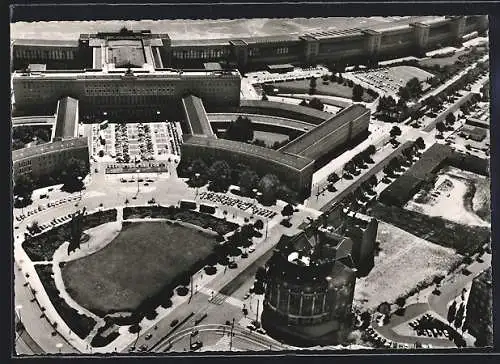 AK Berlin, Zentralflughafen Tempelhof mit Platz der Luftbrücke vom Flugzeug aus