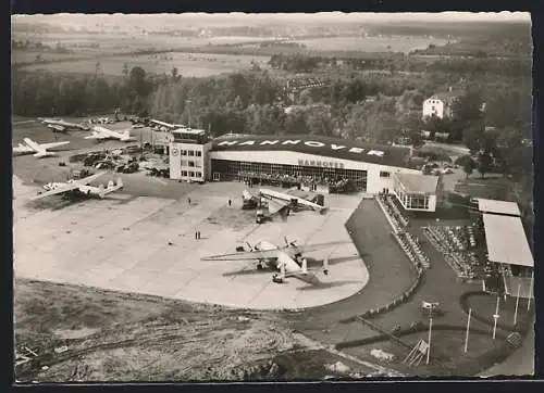 AK Hannover, Flughafen, Flughafengebäude mit Flugzeugen