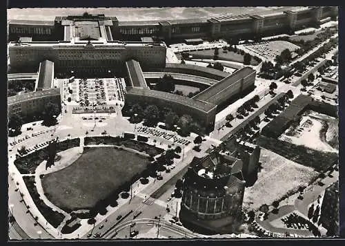 AK Berlin, Zentralflughafen Tempelhof mit Platz der Luftbrücke vom Flugzeug aus