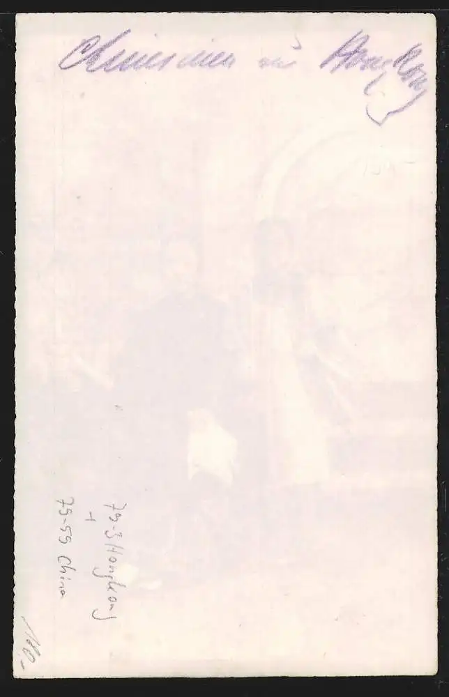 Fotografie unbekannter Fotograf, Ansicht Hongkong / China, Chinesische Frau nebst Mädchen mit Wasserpfeife 1