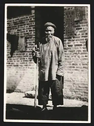 19 Fotografien Erich Herrmann, Berlin, Ansicht Canton / Guangzhou, chin. Schüler in Uniform, Papierfabrik, Tischerler