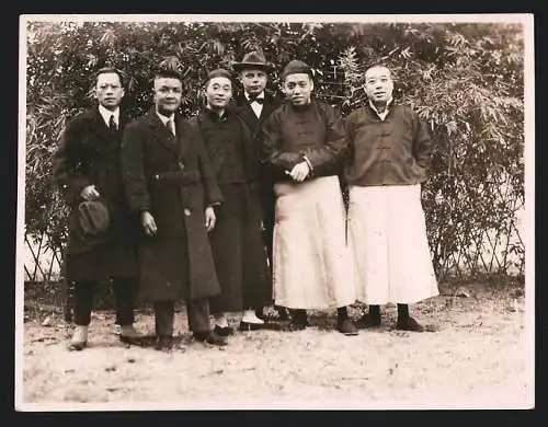 19 Fotografien Erich Herrmann, Berlin, Ansicht Canton / Guangzhou, chin. Schüler in Uniform, Papierfabrik, Tischerler