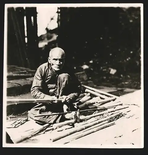 19 Fotografien Erich Herrmann, Berlin, Ansicht Canton / Guangzhou, chin. Schüler in Uniform, Papierfabrik, Tischerler 2