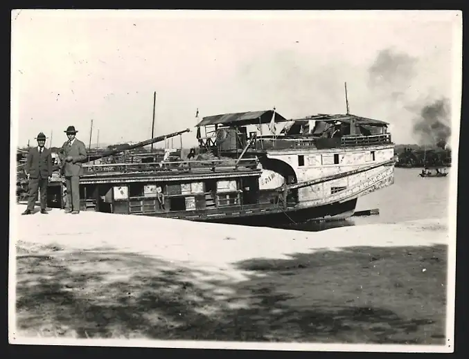 19 Fotografien Erich Herrmann, Berlin, Ansicht Canton / Guangzhou, chin. Schüler in Uniform, Papierfabrik, Tischerler 33