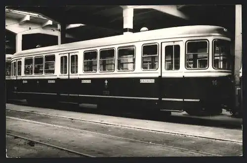 Fotografie Fotograf unbekannt, österreichisches Strassenbahn Wagennummer 1003 im Depot