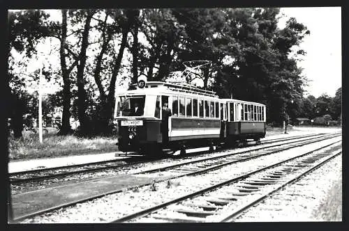 Fotografie Egbert W. H. Leister, Wien, Strassenbahn / Schulwagen auf Nebengleis