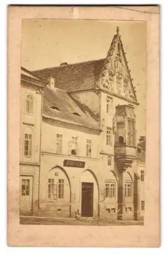 Fotografie Fotograf unbekannt, Portrait Kuttenberg / Kutna Hora, altes Steinhaus, Sitz der ehem. Bischöfe Böhmens, 1877