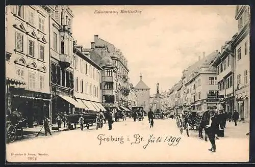 AK Freiburg i. Br., Kaiserstrasse mit Martinstor und Geschäften