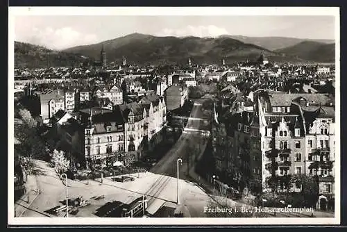 AK Freiburg, Blick aus der Vogelschau auf den Hohenzollernplatz, Strassenbahn