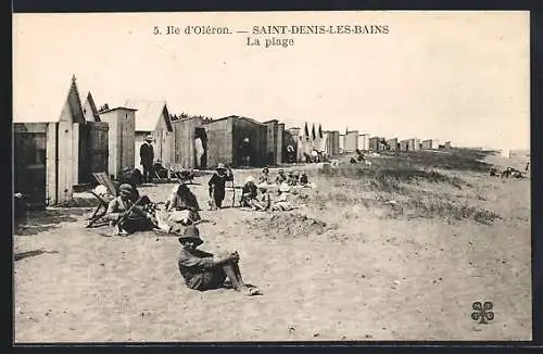 AK Saint-Denis-les-Bains, La plage avec cabines de bain et vacanciers