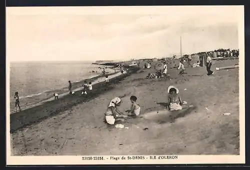 AK Saint-Denis, Plage avec des baigneurs et cabines de plage