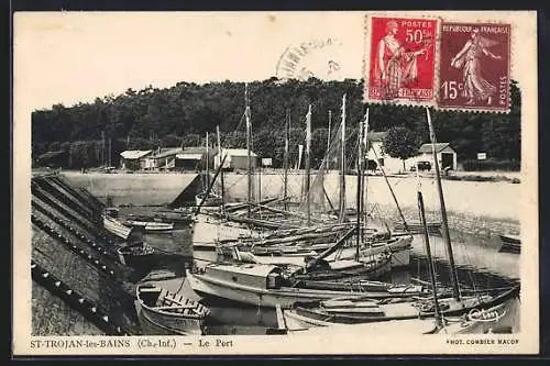 AK Saint-Trojan-les-Bains, Le port avec des voiliers amarrés