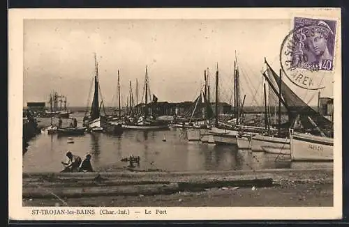 AK St-Trojan-les-Bains, Le Port avec voiliers et barques