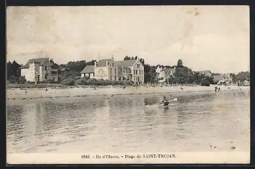 AK Saint-Trojan, Plage avec maisons en bord de mer et canoë sur l`eau