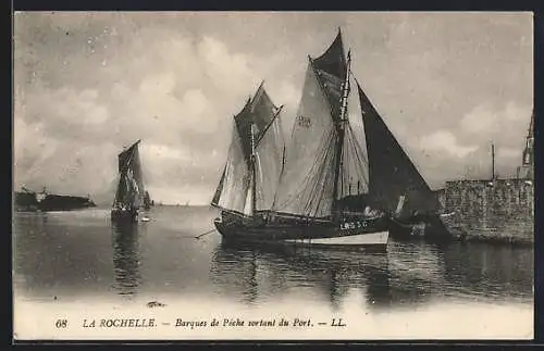 AK La Rochelle, Barques de Pêche sortant du Port