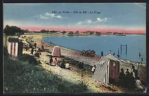 AK La Flotte, La Plage avec tentes et baigneurs sur la côte