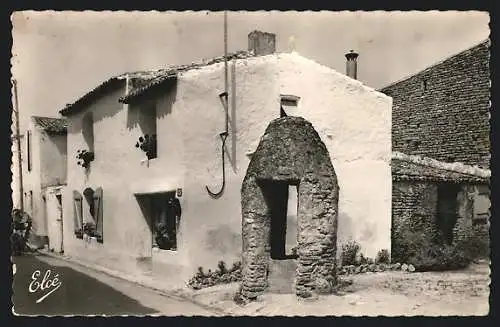 AK Ile de Ré, Le Vieux Puits et la Maison