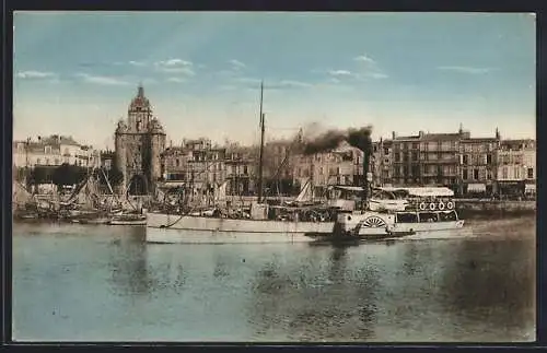 AK La Rochelle, Port de La Rochelle avec le Coignyx partant pour l`île de Ré