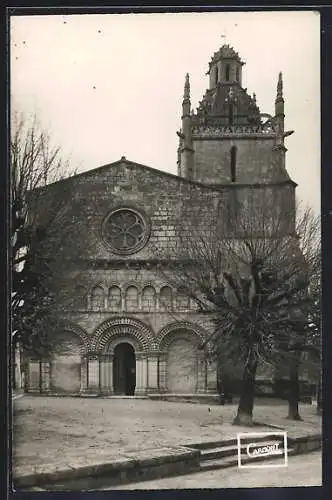 AK Saint-Fort-sur-Gironde, L`église Saint-Fort et son clocher imposant