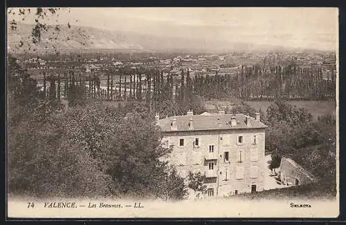 AK Valence, Les Beaumes, une immeuble et paysage au fond