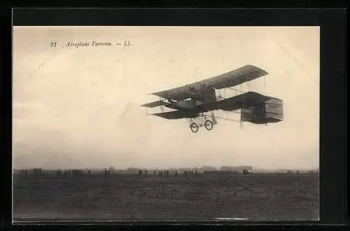 AK Farman und M. Archdeacon im Doppeldecker-Flugzeug beim Landeanflug