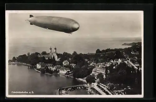 AK Friedrichshafen, Luftschiff Graf Zeppelin über dem Bodensee