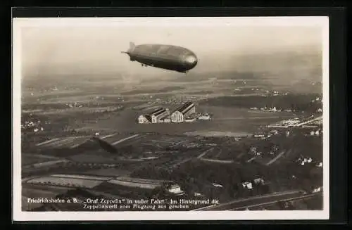 AK Friedrichshafen a. B., Luftschiff Graf Zeppelin über der Zeppelinwerft, Fliegeraufnahme