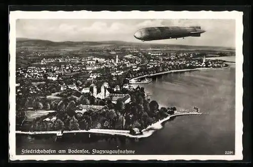 AK Zeppelin über Friedrichshafen am Bodensee, Fliegeraufnahme