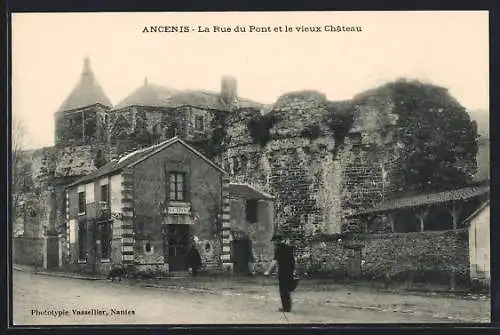 AK Ancenis, La Rue du Pont et le vieux Château